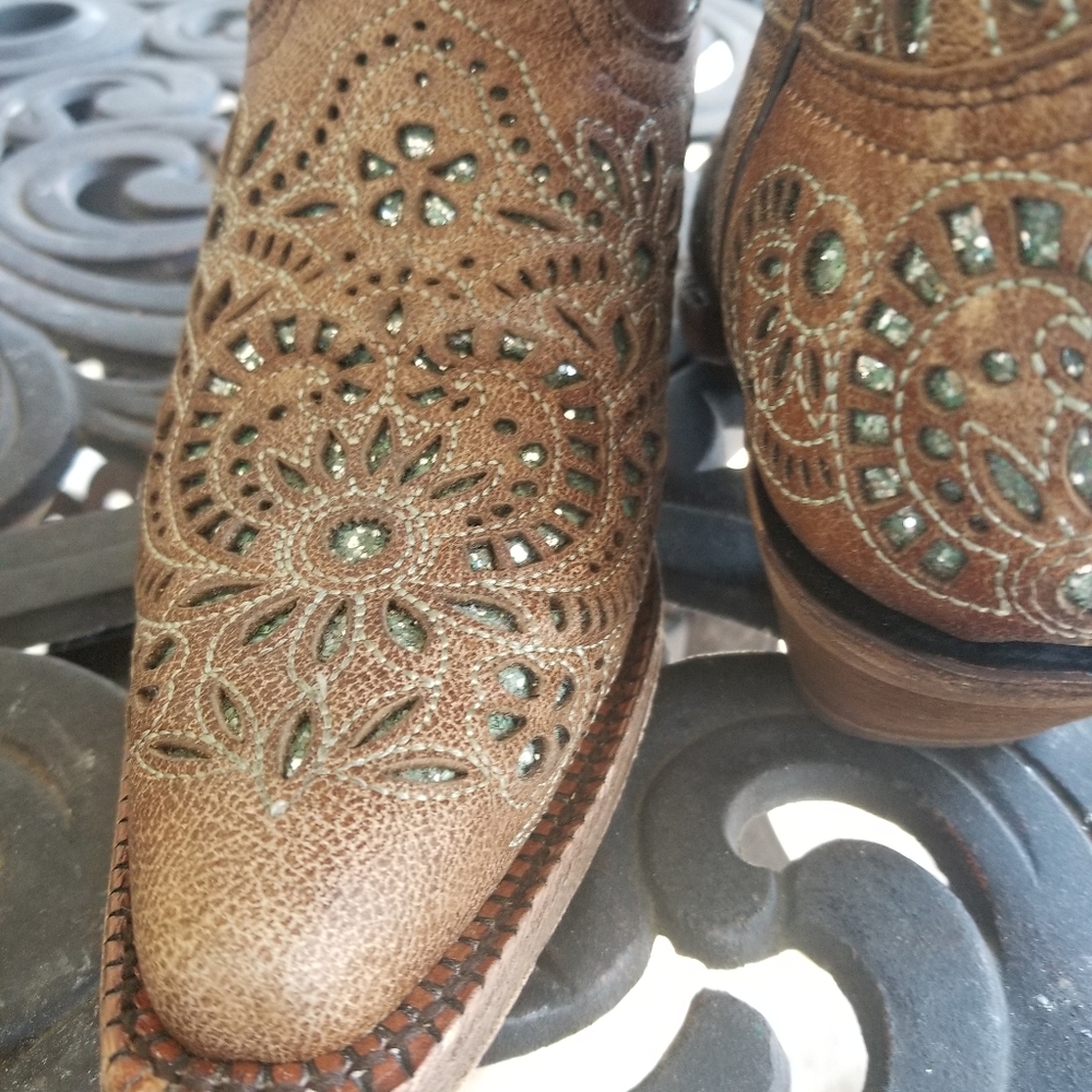 Boots - Picture 8 of 10